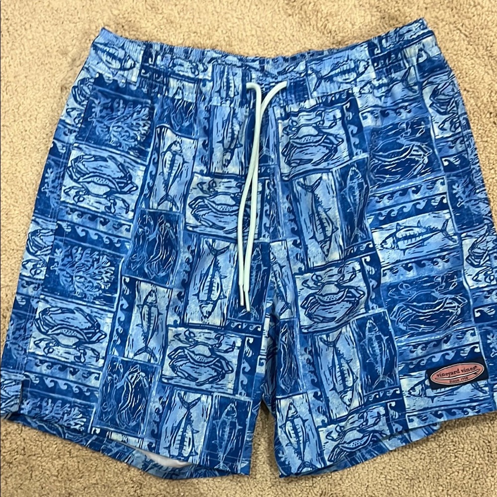 Vineyard vines men’s extra small, swim trunks, blue shades with fish and crabs
